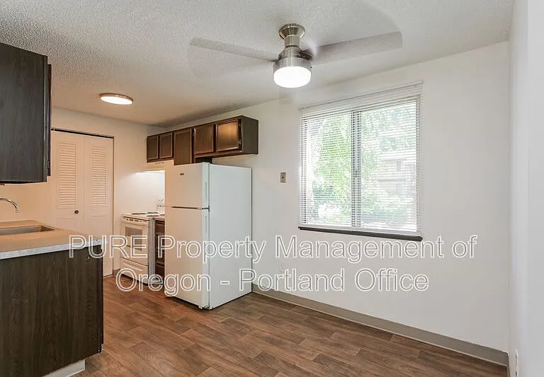 Parkway Garden — Photo 80