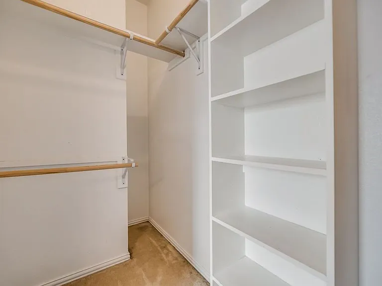300 Creekside Dr — Photo 18