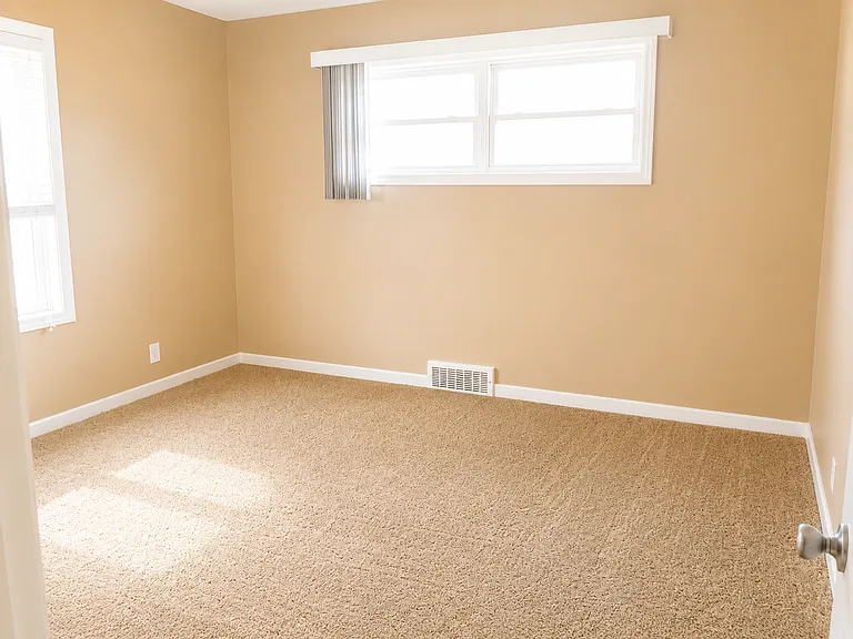 6627 Colby St — Photo 5