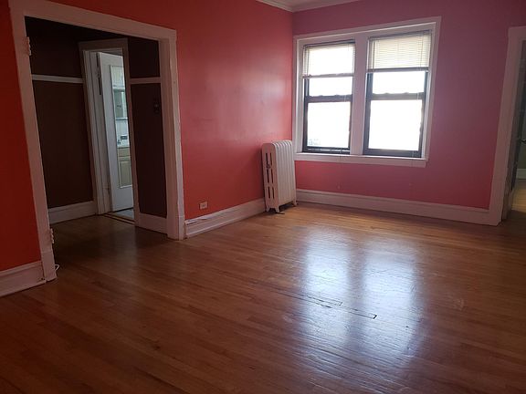3rd image of 3412 W Montrose Ave APT 303