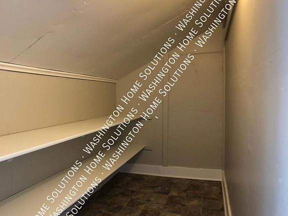 5th image of 646 Washington Ave APT 1