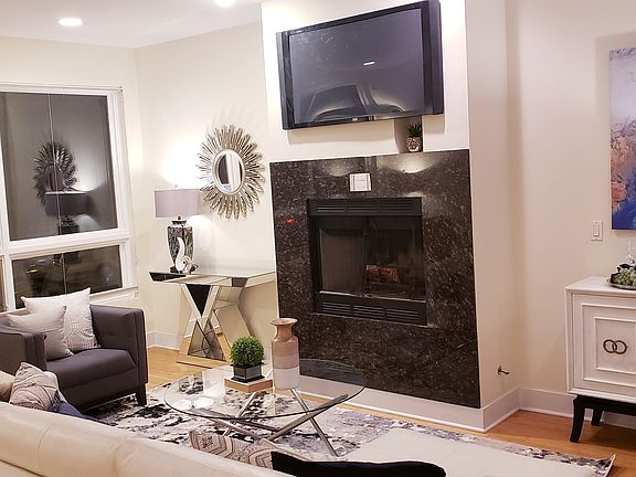 5th image of 1620 W Augusta Blvd #1W