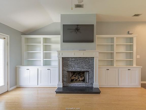 2nd image of 936 Whitewing Ln