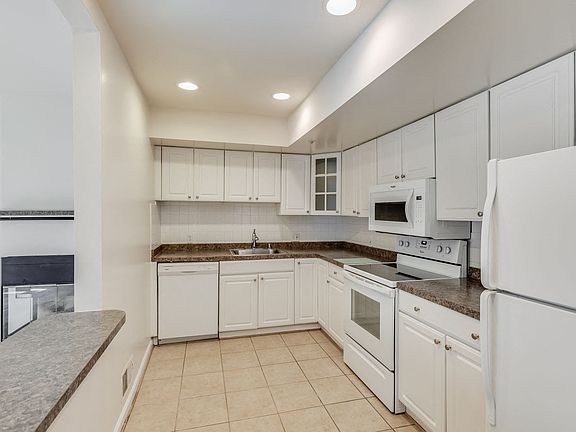 Townhome kitchen with classic finishes