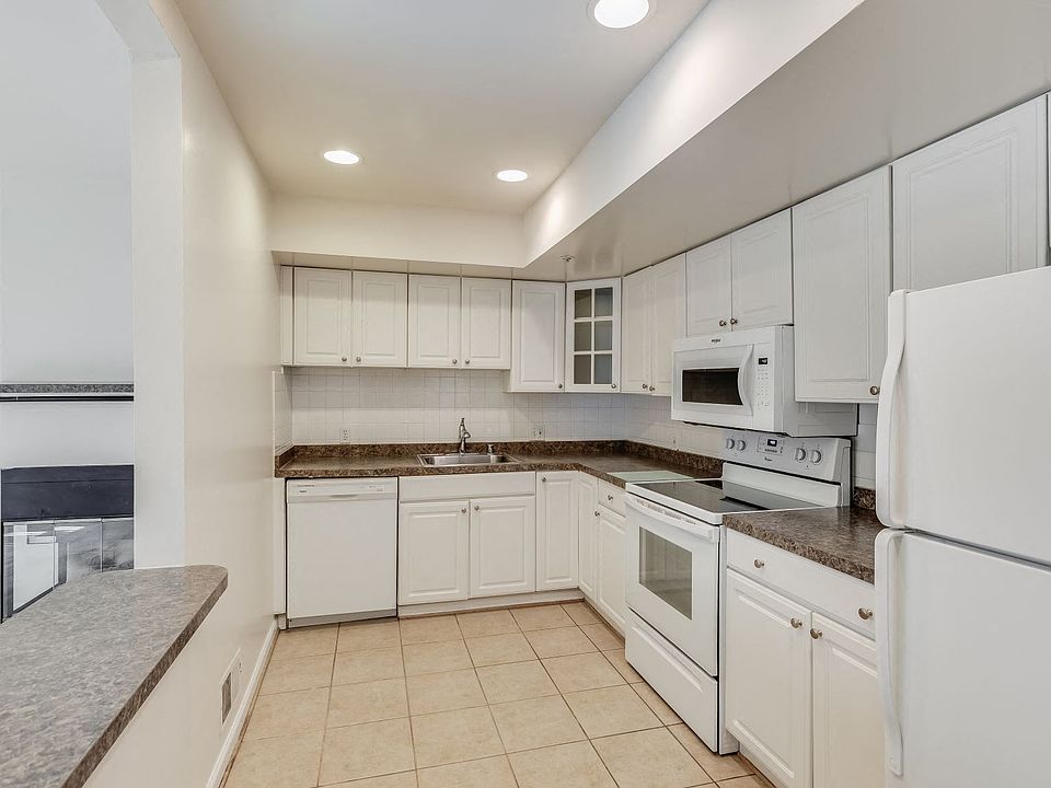 Townhome kitchen with classic finishes