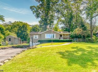 43 Lake Shore Rd E, Stockholm, NJ 07460