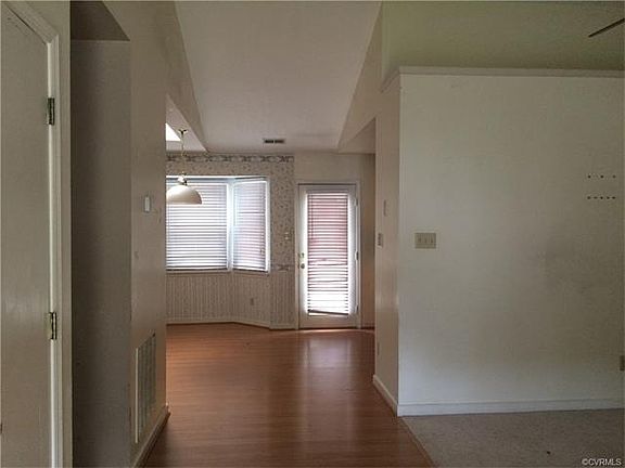 4th image of 2807 Geneva Dr