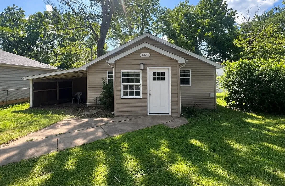 2 bed, 756 sqft, $950 — Photo 1