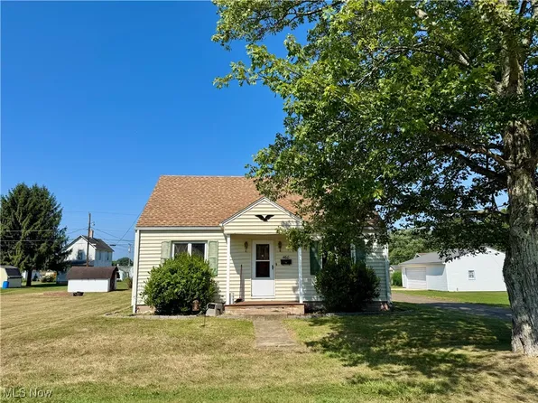 460 Barnett Ave, Newcomerstown, OH 43832