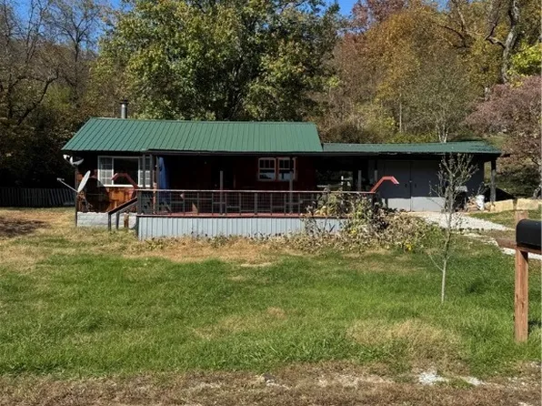 982 Fulls Frk, Le Roy, WV 25252