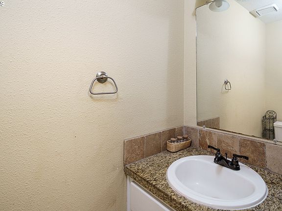 4th image of 15209 NE 47th St