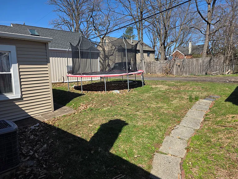 2375 Jennie Ave — Photo 9