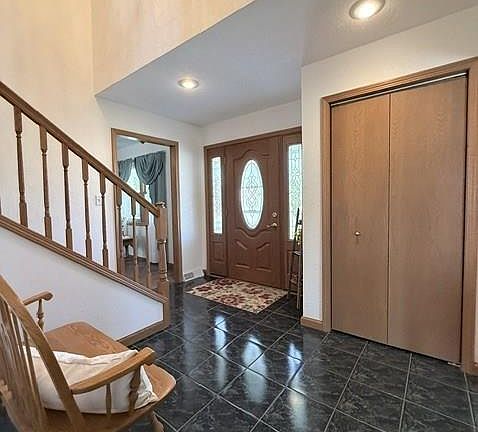 5th image of 140 Wyndemere Dr