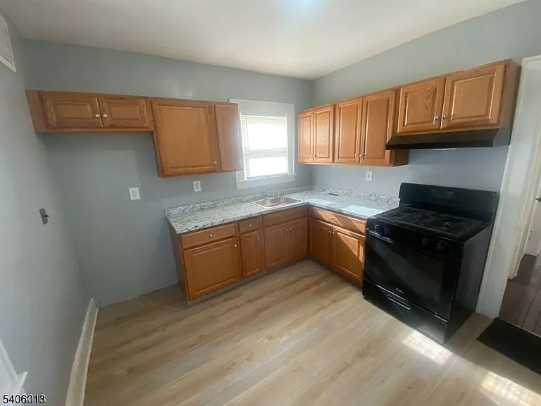 133 Willowdale Ave — Photo 17