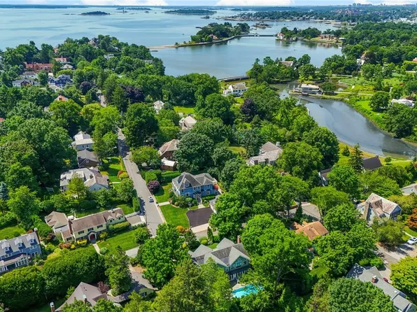 16 Hazel Lane, Larchmont, NY 10538