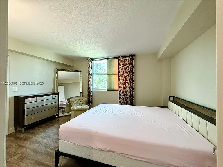7501 E Treasure Dr #3H — Photo 18