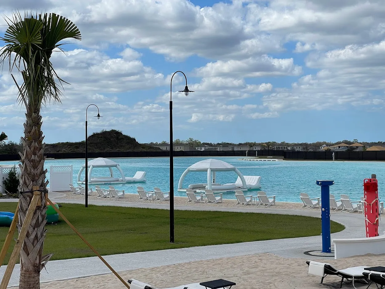 Fully Furnished 4 Bed 3 Bath Lagoon Community Available Now — Photo 3