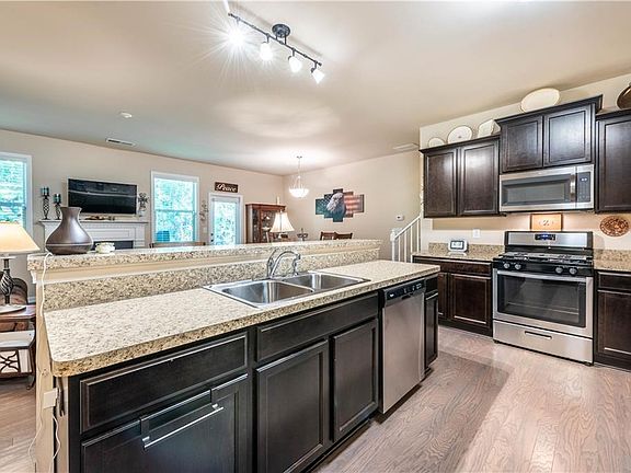 5th image of 175 Townview Dr