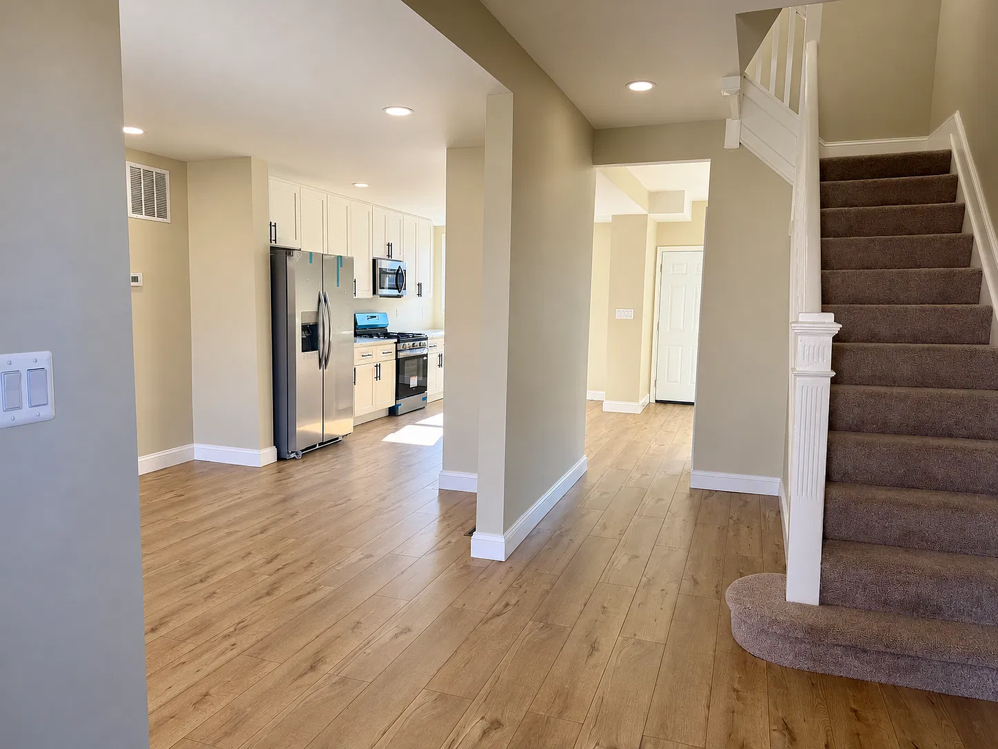 3 bed, 2533 sqft, $2,200 — Photo 2