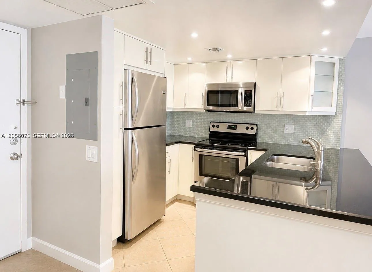 Desoto Park Condo — Photo 2