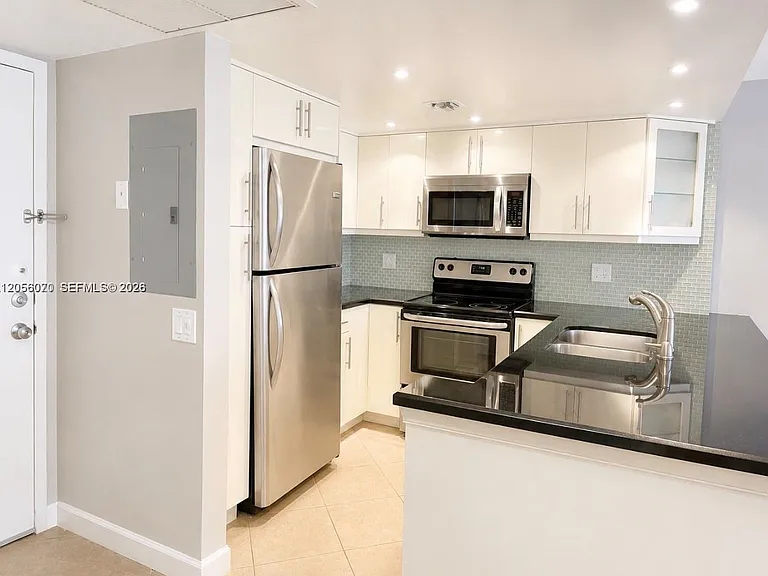 2000 Atlantic Shores Blvd #316 — Photo 2