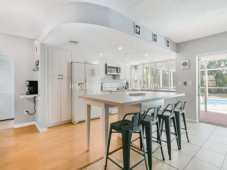 922 SE 25th Ln — Photo 8