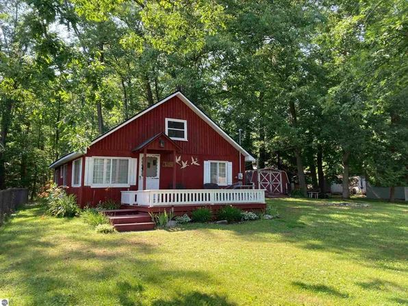 2421 Oakwood Ave, Lupton, MI 48635