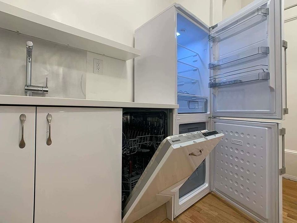 1st image of 455 W 44th St #17BC