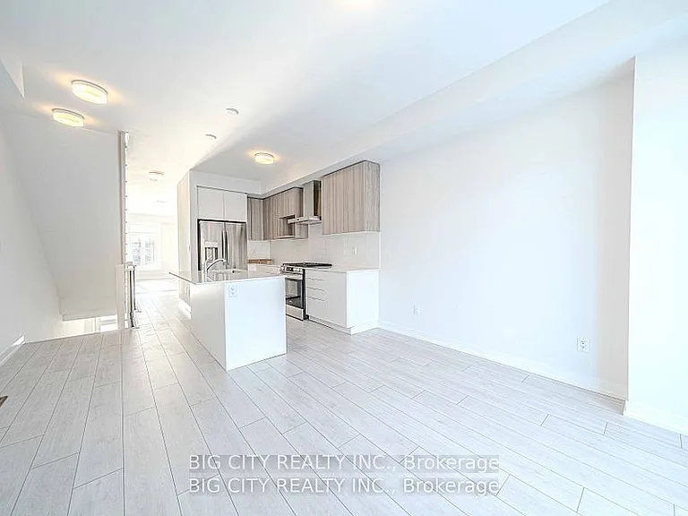 46 Akil Thomas Gdns S — Photo 7