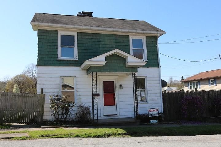 1st image of 202 Market St