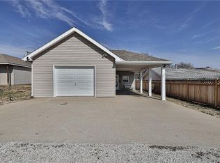 1831 Oneida St, Lexington, MO 64067