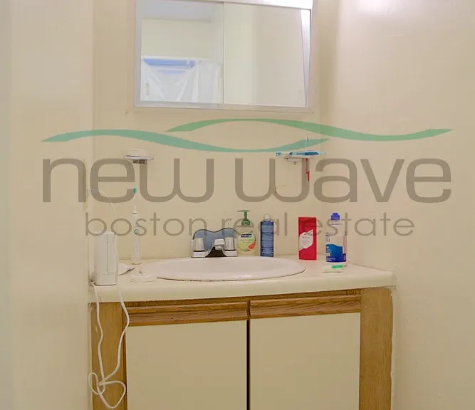 55 Queensberry St #8 — Photo 8