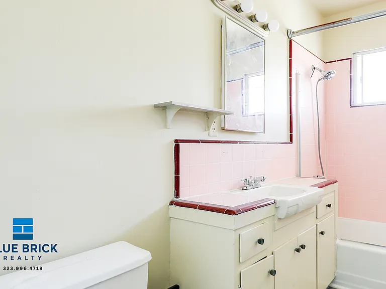 1055 N El Centro Ave #8 — Photo 10