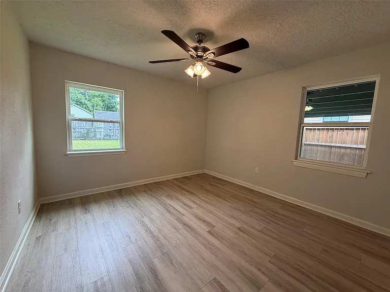 244 Deerfield St — Photo 9