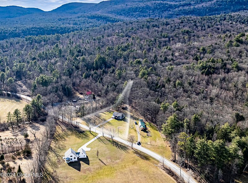 5th image of 833 West Road