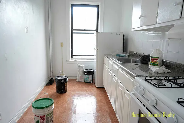 Rented by Norman Raindel, LREB | media 4