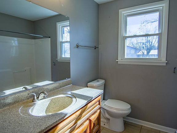 4th image of 766 Ringgold Dr