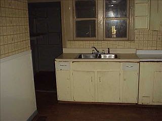 3rd image of 626 Fulton Ave