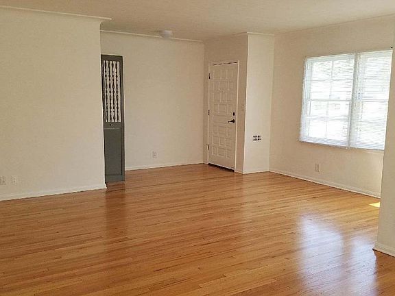 3rd image of 7919 Bleriot Ave