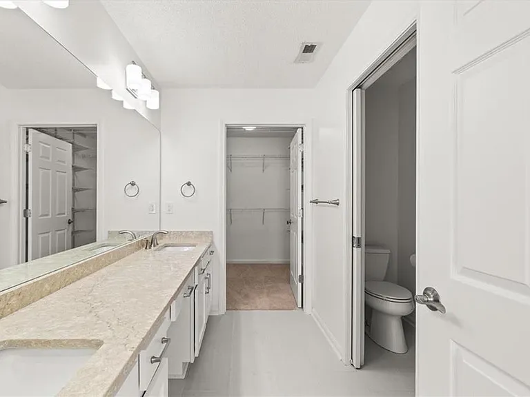 1305 Village Ln — Photo 17