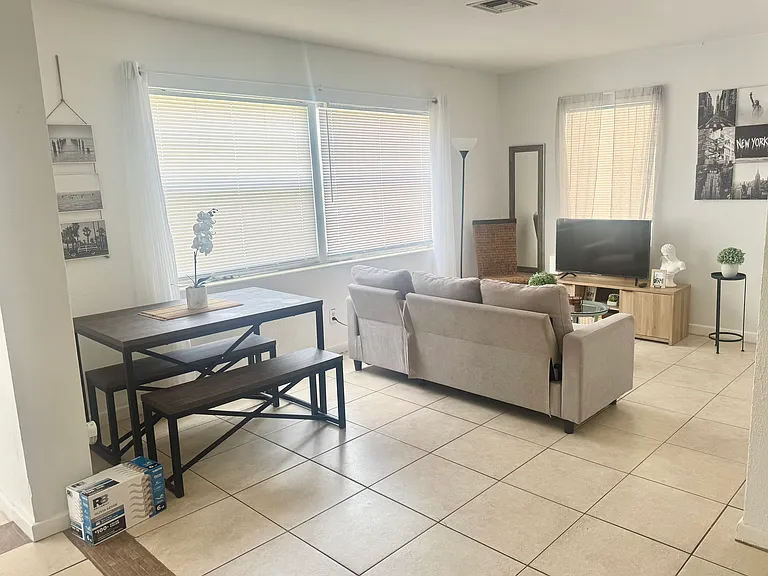 115 Sunrise Ave — Photo 4