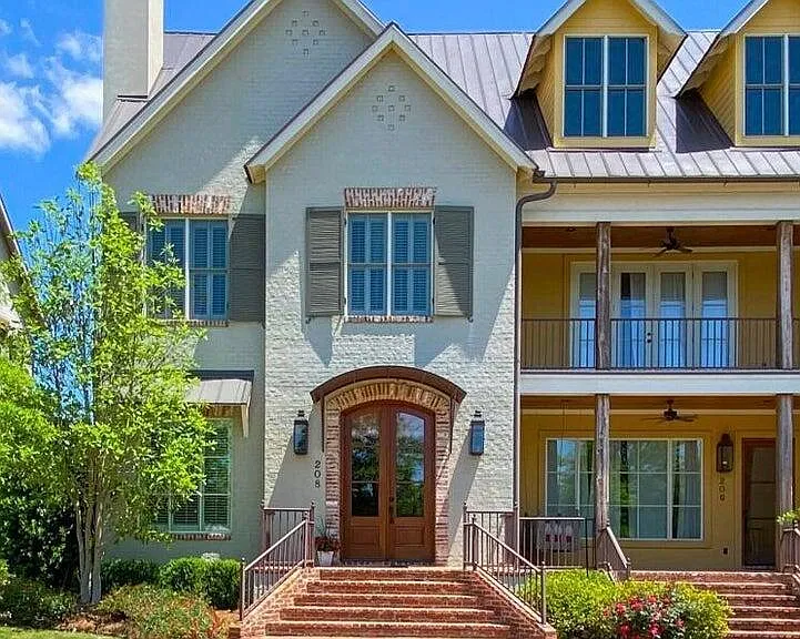 208 Eastpark St — Photo 1