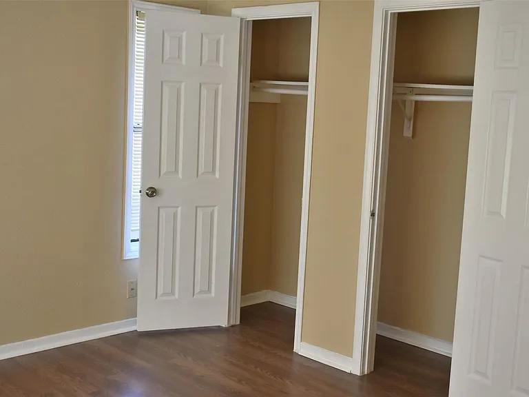2930 Colony Dr — Photo 11