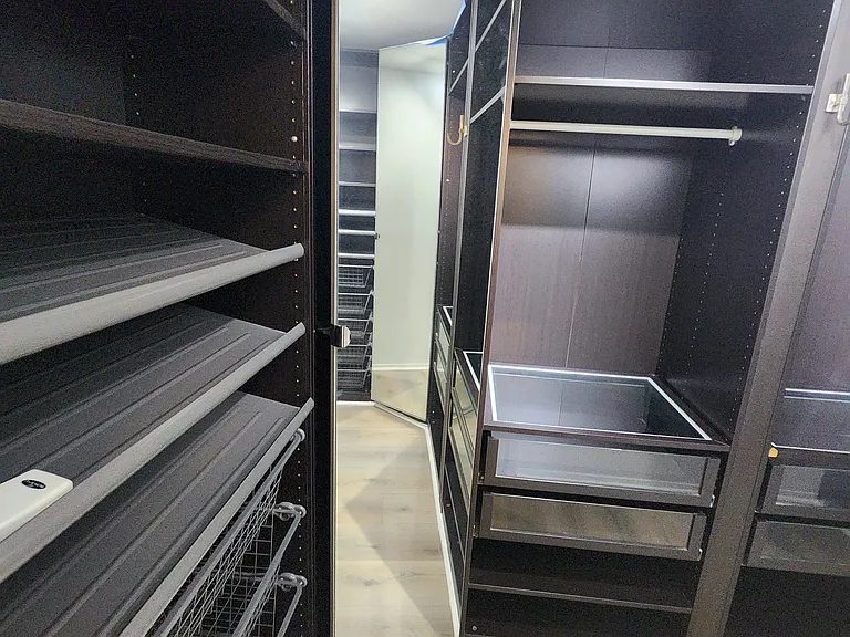 Walking Closet