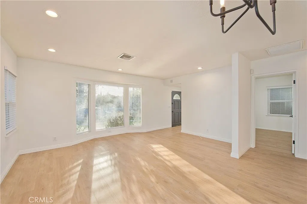 4 bed, 1850 sqft, $4,990 — Photo 4
