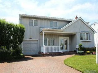 2920 Bayview Ave, Wantagh, NY 11793