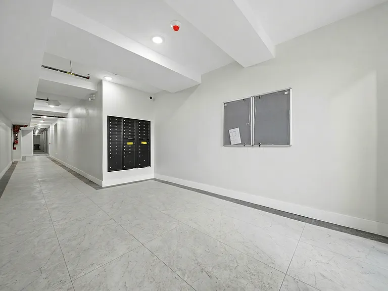 112-114 N Walnut St #2F — Photo 2