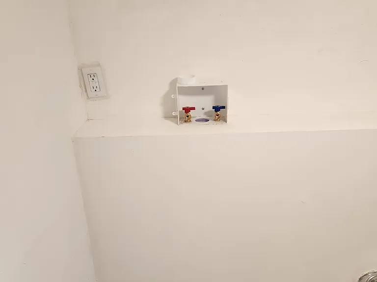 320 Wallace St — Photo 10