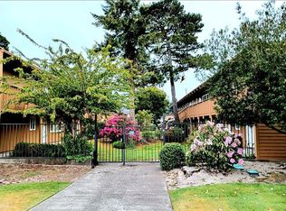 1260 10th St #4, Florence, OR 97439