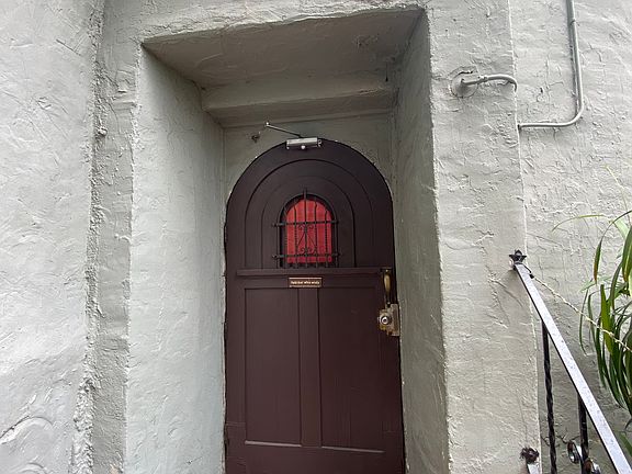 5th image of 6326 Lexington Ave #221
